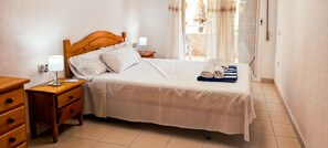 1 makuuhuone, silitysrauta/-lauta, internet, vuodevaatteet