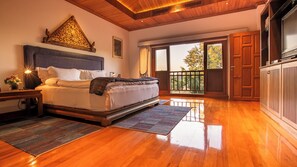 In-room safe, desk, blackout curtains, iron/ironing board - Pa Sak Tong (Chiang Rai)