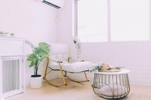 Interior - "Moof" - Chic Hideaway Trendy Location (Osaka)