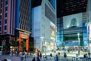 Point of interest - 1 stop to Shinjuku 13 min to Shibuya Private house rental LUXU Urban Shinjuku (Tokyo)