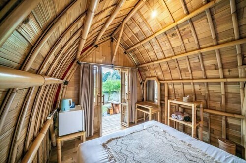 Tegal Bamboo Cottages & Private Hot Spring