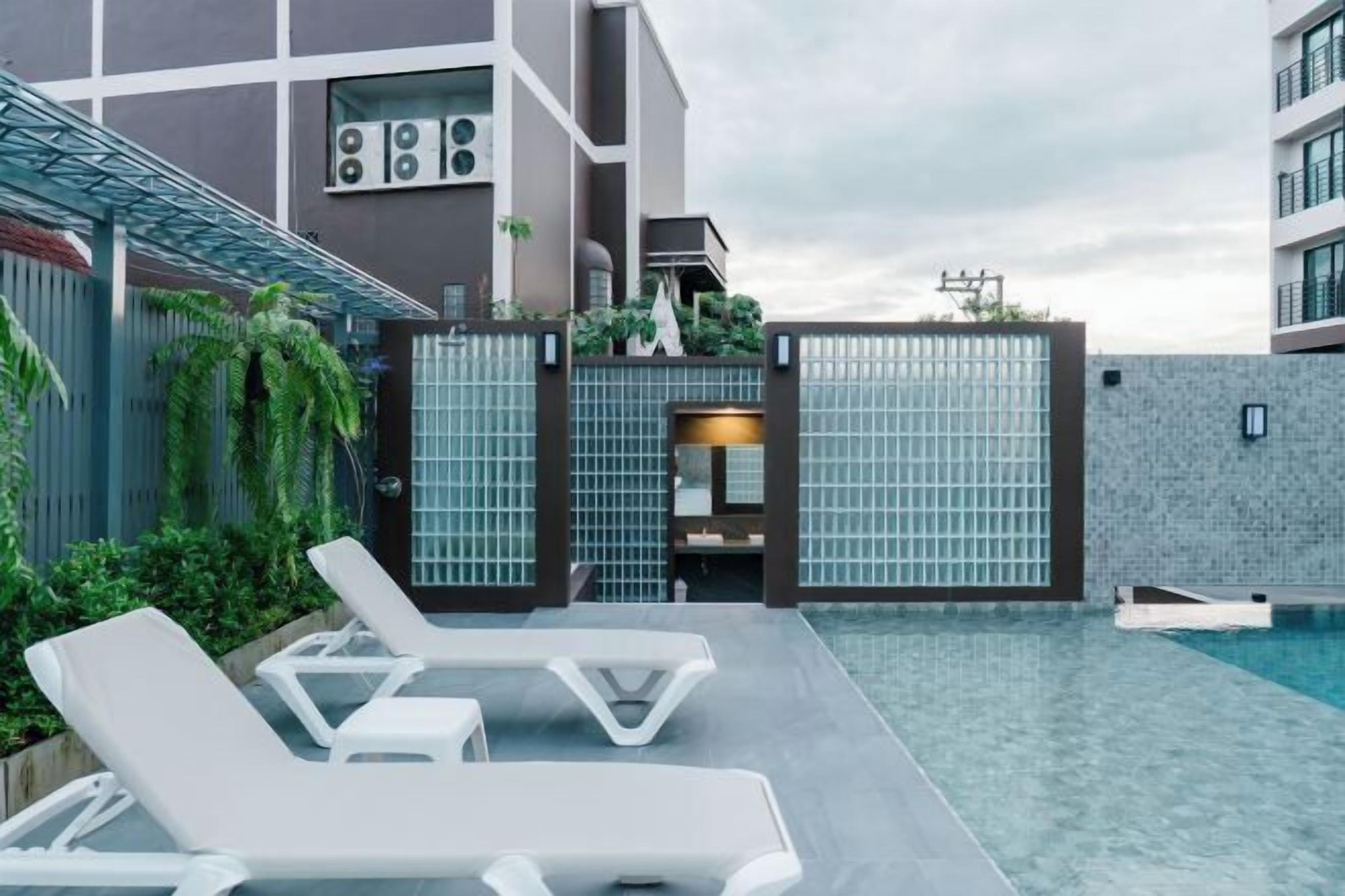 حمام سباحة خارجي