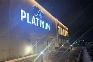 A building with a sign reading 'The Platinum' at night. - SUNNY HOUSE (Seoul)