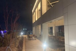 Outdoor dining - SUNNY HOUSE (Seoul)