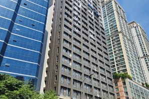 A high-rise building with multiple floors, large windows, and a modern architectural design. - SUNNY HOUSE (Seoul)