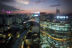 Unclassified image, 4 of 21, button - SUNNY HOUSE (Seoul)