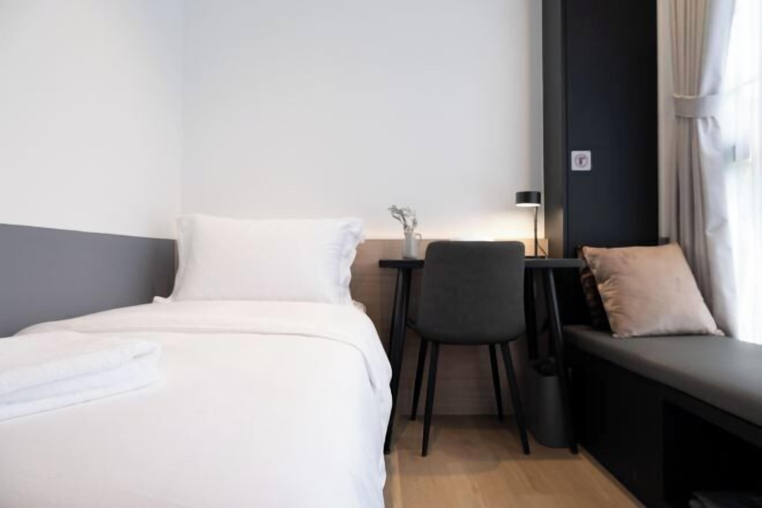 Fer et planche à repasser, lits bébé