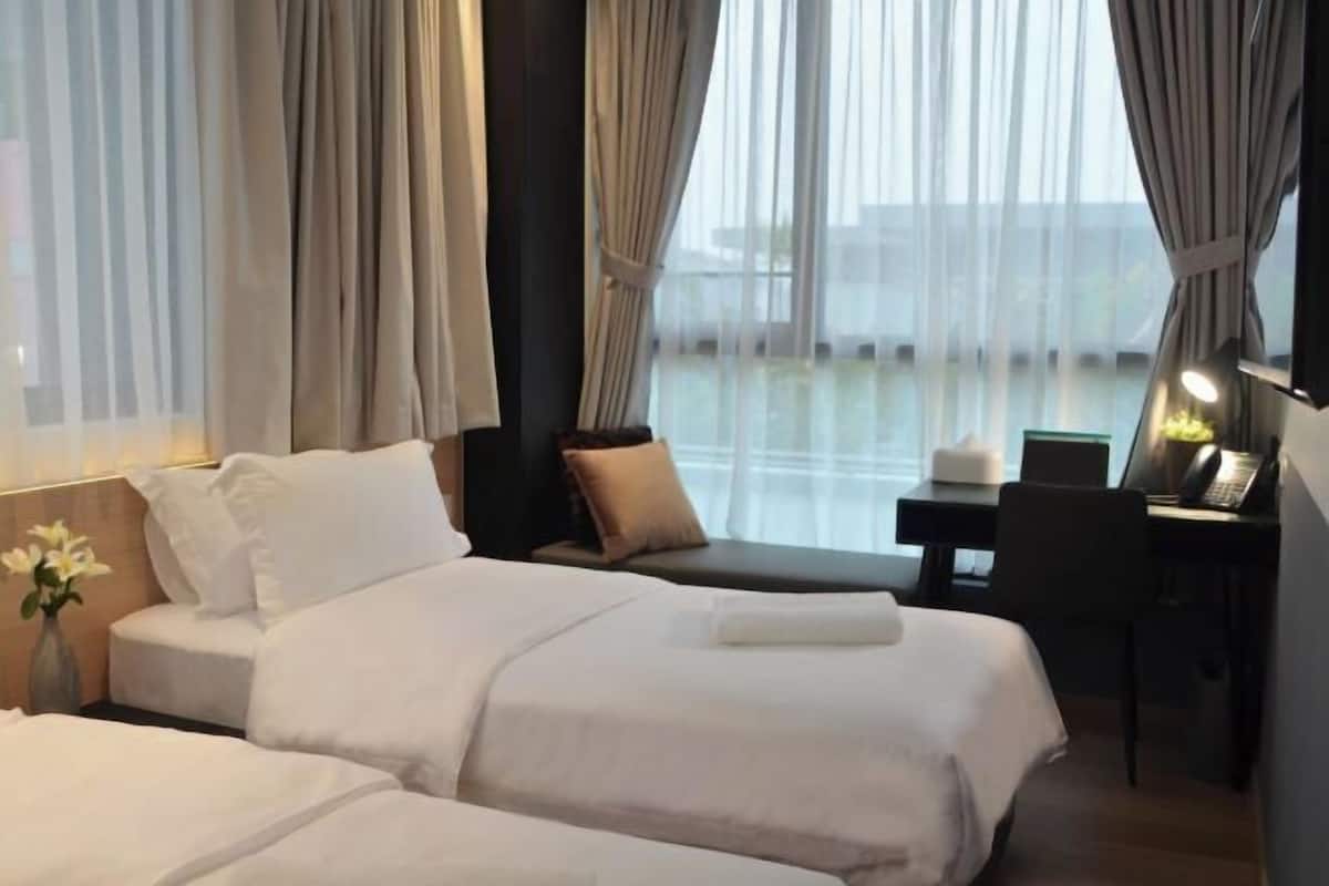 Strykjärn/strykbräda och barnsängar