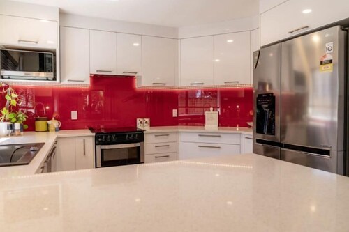 Spacious Eastern Beach Home - 1 Min from Beach!