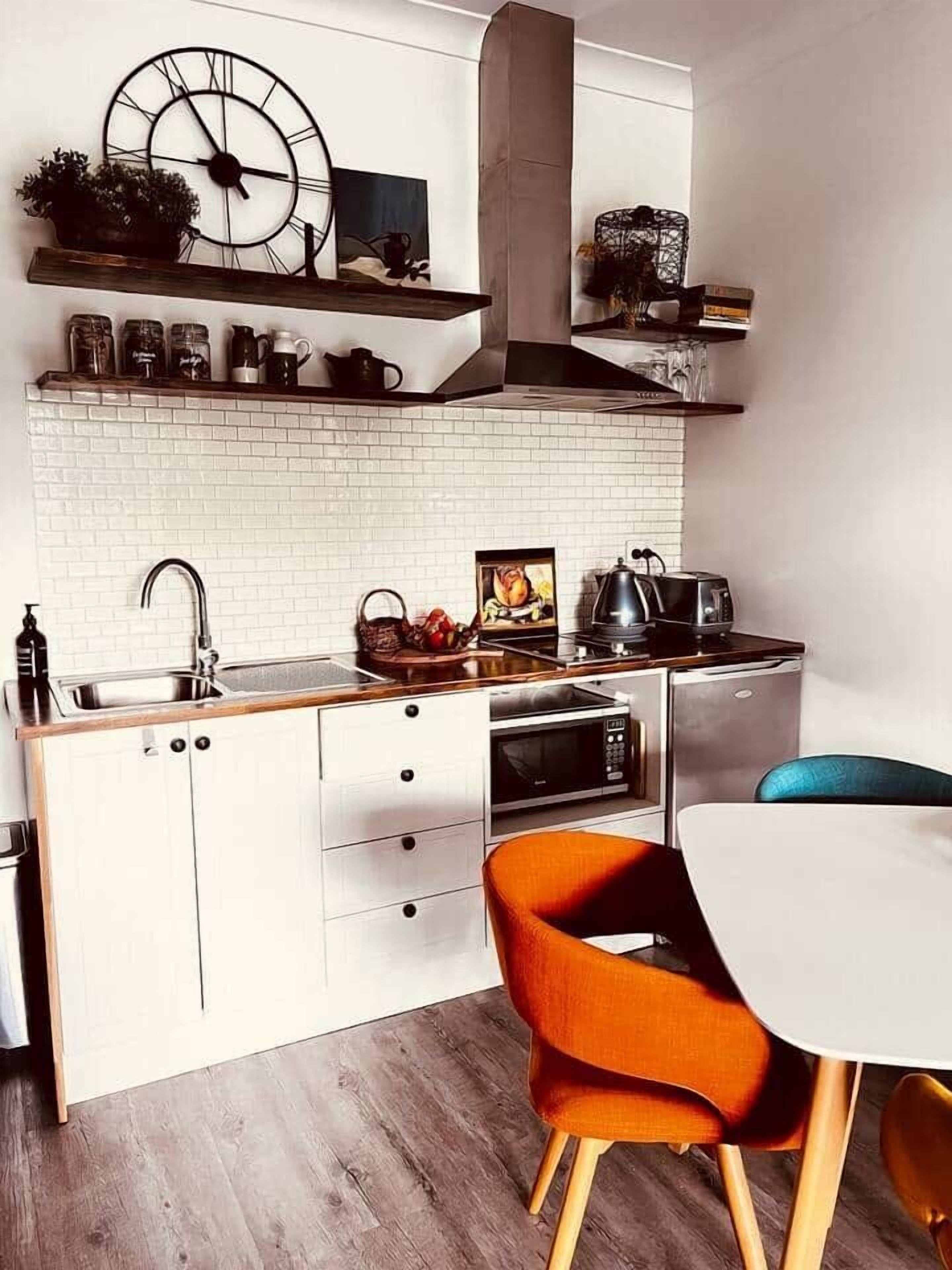 Fridge, microwave, stovetop, cookware/dishes/utensils