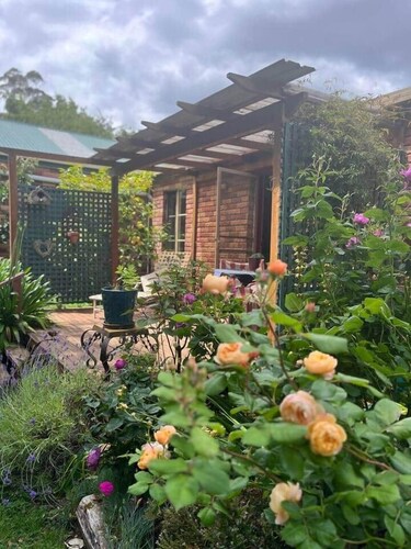 Peaceful garden setting + Private deck