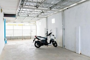 Self-parking (surcharge) - Kos Kosan Mbak Anti (North Bogor)