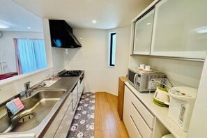 Room - IKe bu ku ro Uban Stay (Tokyo)