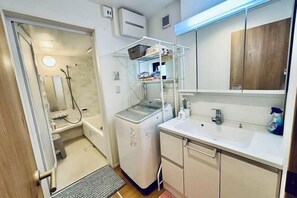 Room - IKe bu ku ro Uban Stay (Tokyo)