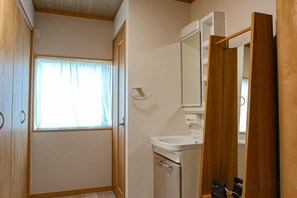 A compact bathroom with a window, a sink, and a mirror. - TAKAYAMA KAEDENOYADO (Takayama)