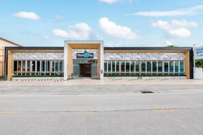 المنشأة من الخارج