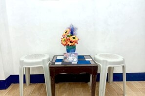 Room - DMI Hotels and Apartments with Newly opened Lava Stone Pool by Reddoorz (Tabaco)