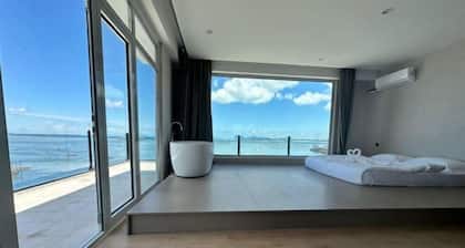 GUIXIAN ARANYA SEAVIEW INN(24-hour Chinese butler/near the seafood market terminal)