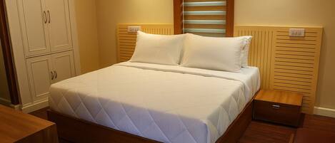 4 habitaciones, tabla de planchar con plancha, wifi y ropa de cama