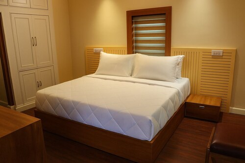 Brookfield—Unwind,reflect & rest at our homestay—central yet quiet by a brook.