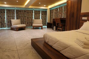 4 Schlafzimmer, Bügeleisen/Bügelbrett, WLAN, Bettwäsche