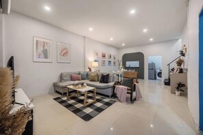 Unclassified image, 2 of 17, button - Spacious Family Haven Chatuchak Market - 5BR House (Bangkok)