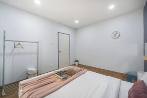 Unclassified image, 5 of 17, button - Spacious Family Haven Chatuchak Market - 5BR House (Bangkok)