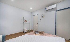 Room - Spacious Family Haven Chatuchak Market - 5BR House (Bangkok)