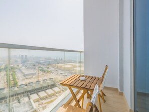 Estudio Deluxe, balcón, vista a la ciudad | Balcón