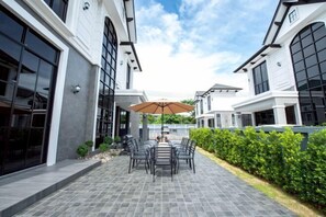 Garden - Modern 3BR British Pool Villa + 5KM Jomtien Beach (Pattaya)