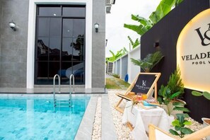 Outdoor pool - Modern 3BR British Pool Villa + 5KM Jomtien Beach (Pattaya)