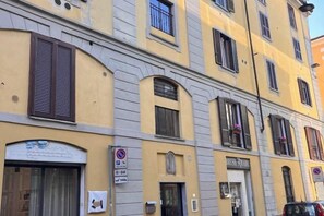 Unclassified image, 3 of 3, button - Loft in a fashion quarter of Milan (Milan)