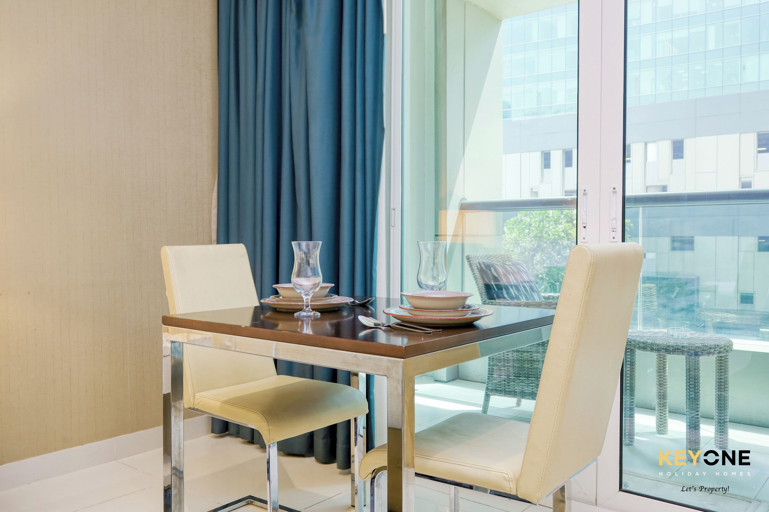 Estudio superior, vistas al jardín | Servicio de comidas en la habitación