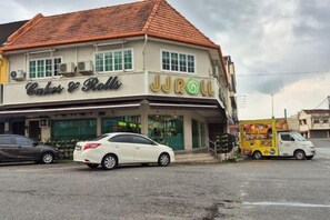 Unclassified image, 5 of 56, button - Ipoh Homestay Vacation 12 Pax 4 Bedroom for Delicious Food (Ipoh)