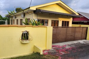 Unclassified image, 4 of 56, button - Ipoh Homestay Vacation 12 Pax 4 Bedroom for Delicious Food (Ipoh)