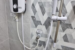 A shower control panel with a hose connected to a wall-mounted showerhead. - Ipoh Homestay Vacation 12 Pax 4 Bedroom for Delicious Food (Ipoh)