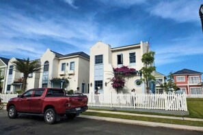Unclassified image, 2 of 37, button - Novaworld Phan Thiet - QT Villa (Phan Thiet)