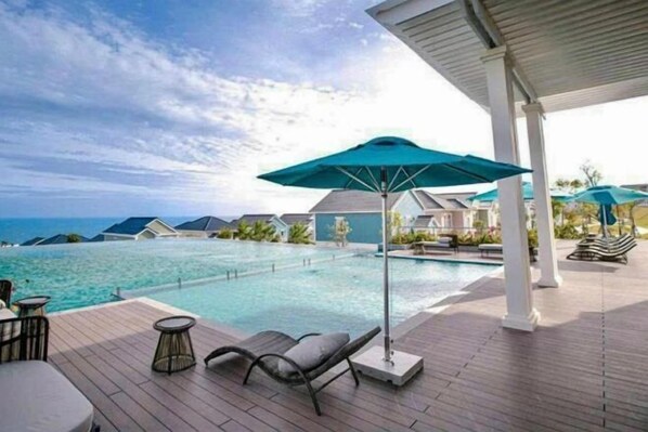 Outdoor pool - Novaworld Phan Thiet - QT Villa (Phan Thiet)