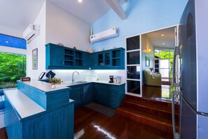 Biệt thự, quang cảnh biển | Bếp riêng | Tủ lạnh, dụng cụ nấu nướng/bát dĩa/dao nĩa