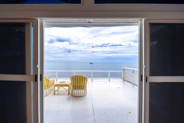 Terrace/patio - Oceanfront 6 Bedroom Twin Villas OV6 (Hua Hin)