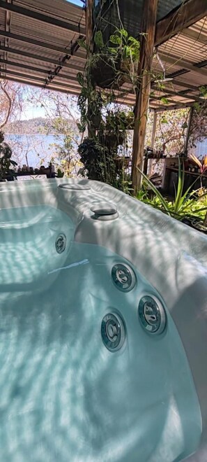 مغطس سبا خارجي