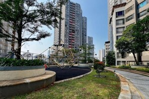 Property grounds - Large and Strategic Rasuna Apt 3BR with WiFi &Pool (South Jakarta)