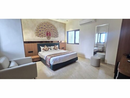 Hotel The Grand Om Krishna