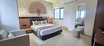 Hotel The Grand Om Krishna