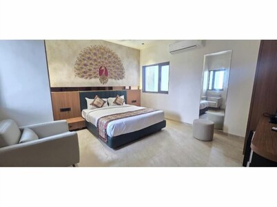 Hotel The Grand Om Krishna