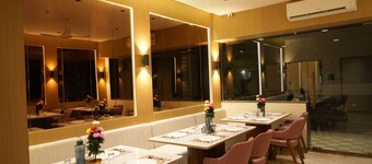 Hotel The Grand Om Krishna