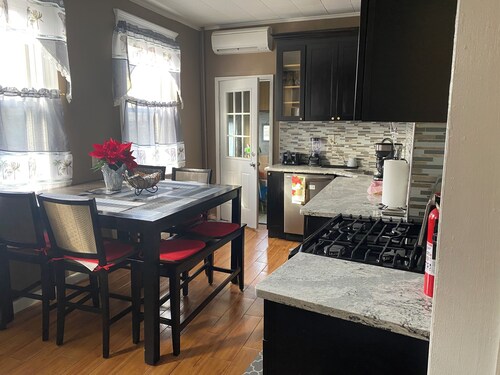 Lovely spacious 2-bedroom apartment with AC in Mount Vernon