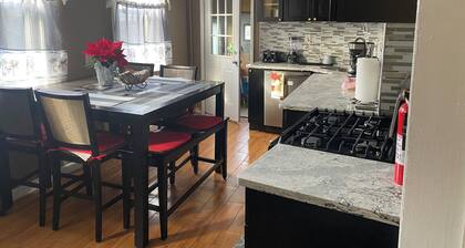 Lovely spacious 2-bedroom apartment with AC in Mount Vernon