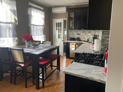Lovely spacious 2-bedroom apartment with AC in Mount Vernon
