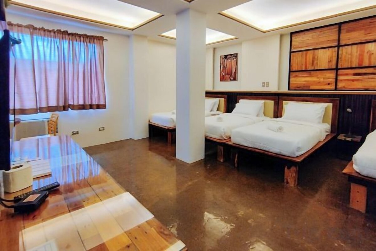 Deluxe Single Bed In Mixed Dormitory